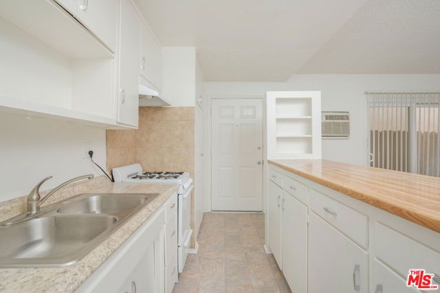 7000 Etiwanda Avenue, Reseda (los Angeles), CA 91335