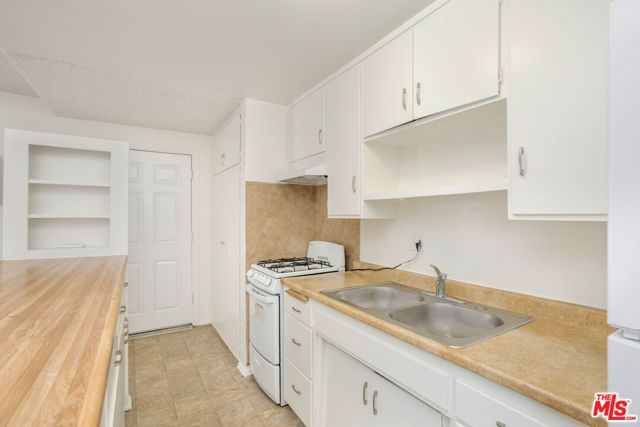 7000 Etiwanda Avenue, Reseda (los Angeles), CA 91335