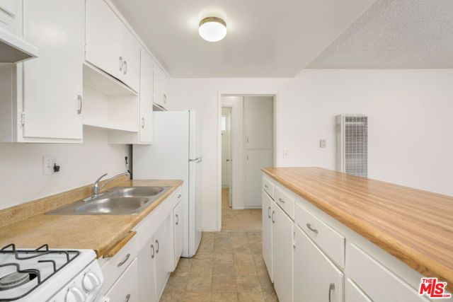 7000 Etiwanda Avenue, Reseda (los Angeles), CA 91335