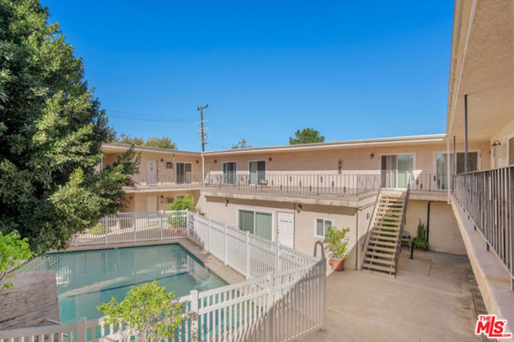 7000 Etiwanda Avenue, Reseda (los Angeles), CA 91335