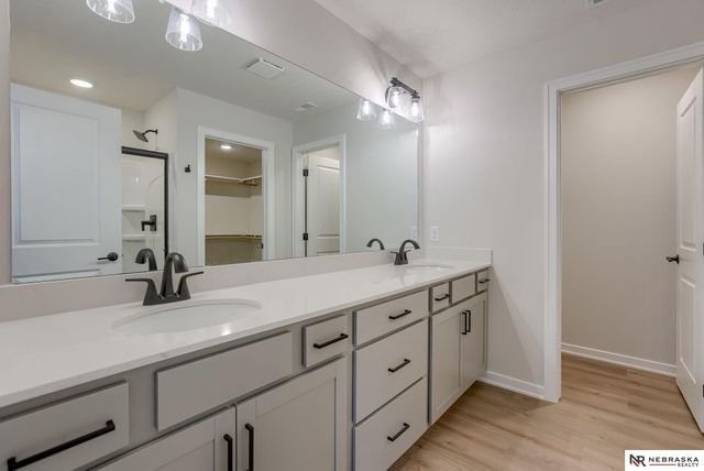 11260 Portage Drive, Papillion, NE 68046