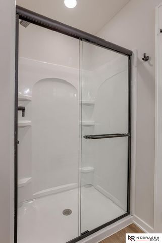 11260 Portage Drive, Papillion, NE 68046