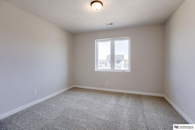 11260 Portage Drive, Papillion, NE 68046