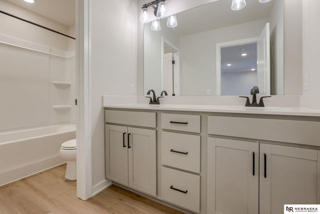 11260 Portage Drive, Papillion, NE 68046