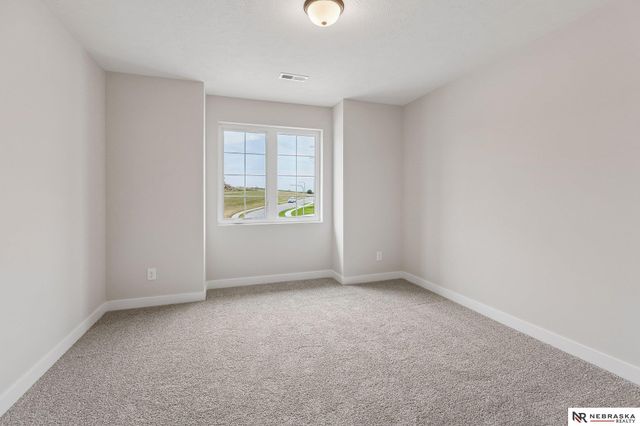11260 Portage Drive, Papillion, NE 68046