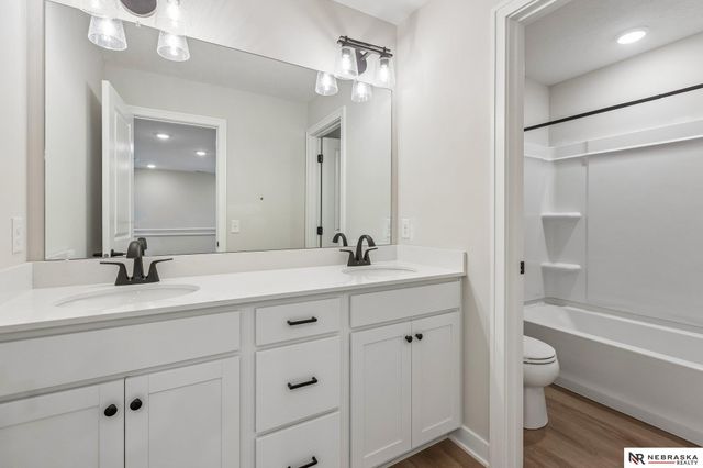 11260 Portage Drive, Papillion, NE 68046