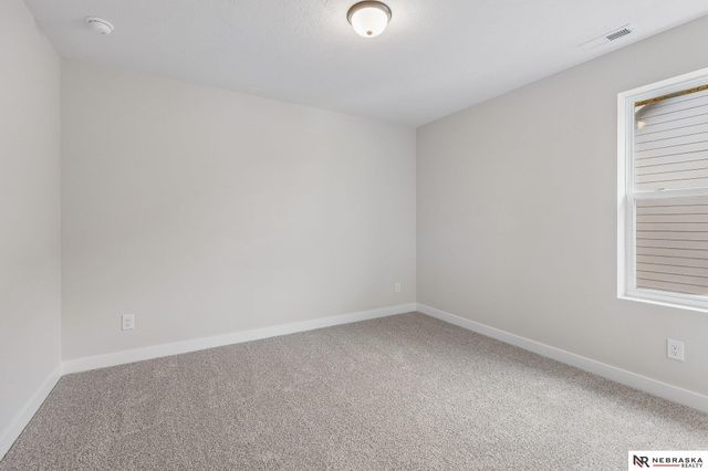 11260 Portage Drive, Papillion, NE 68046