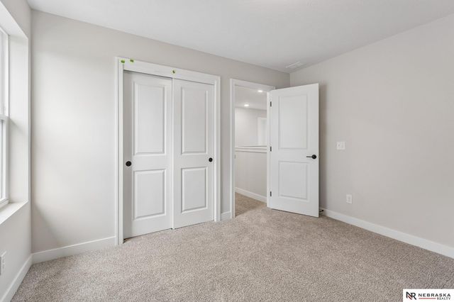 11260 Portage Drive, Papillion, NE 68046