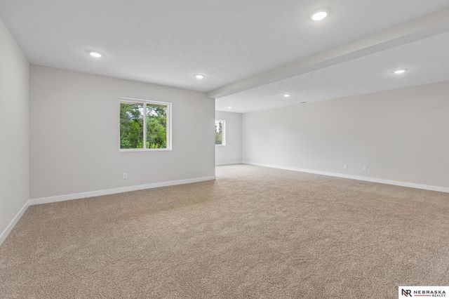 11260 Portage Drive, Papillion, NE 68046