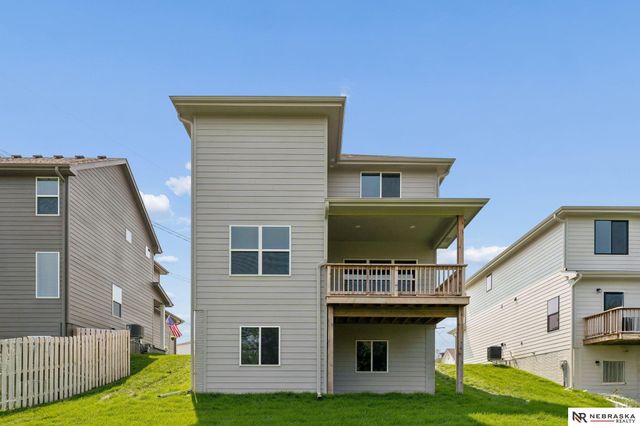 11260 Portage Drive, Papillion, NE 68046