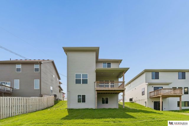 11260 Portage Drive, Papillion, NE 68046