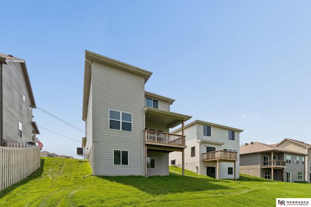 11260 Portage Drive, Papillion, NE 68046