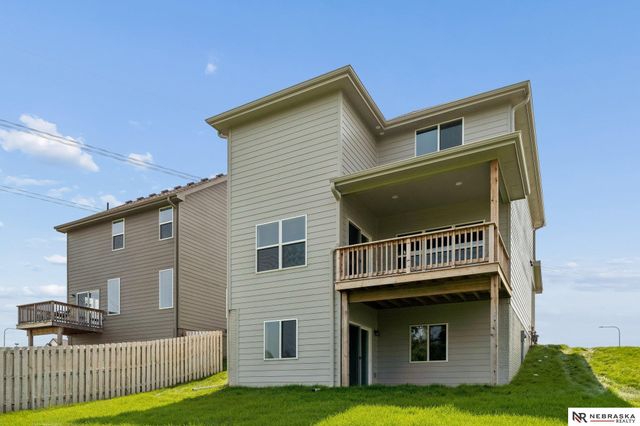 11260 Portage Drive, Papillion, NE 68046