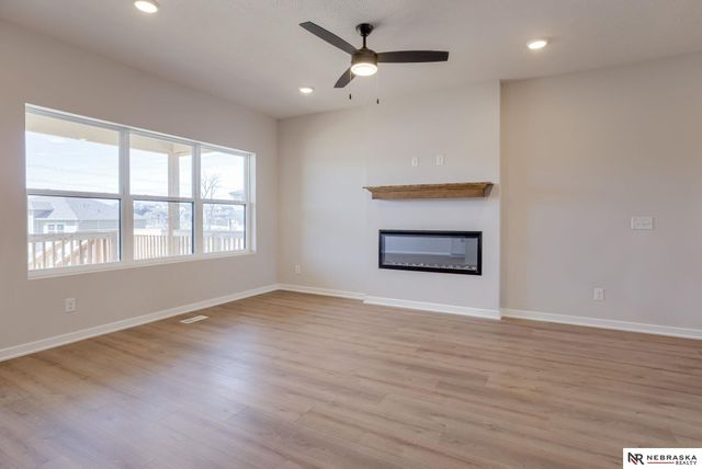 11260 Portage Drive, Papillion, NE 68046