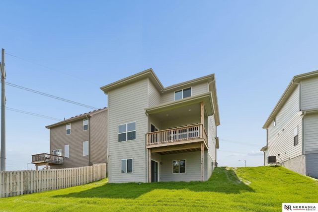 11260 Portage Drive, Papillion, NE 68046