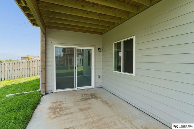 11260 Portage Drive, Papillion, NE 68046