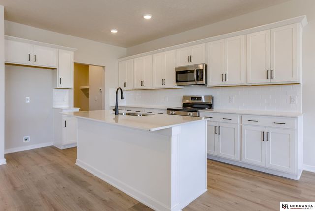 11260 Portage Drive, Papillion, NE 68046