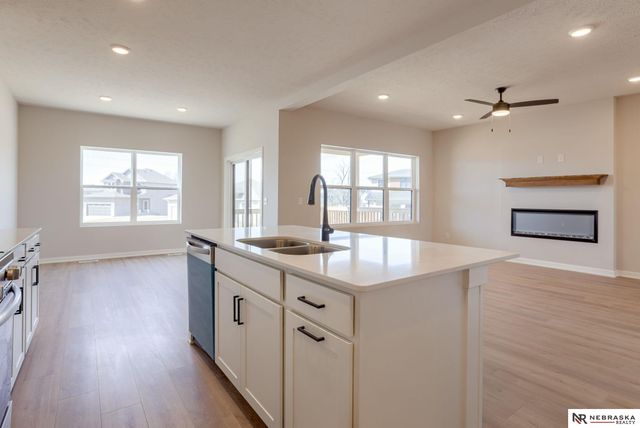 11260 Portage Drive, Papillion, NE 68046