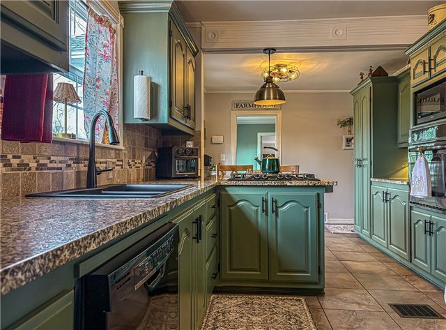 8 Westwood Drive, Harrison, AR 72601