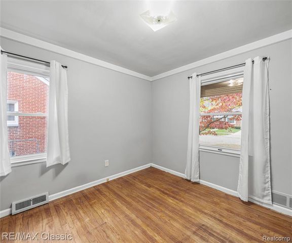 9951 Berwyn, Redford, MI 48239