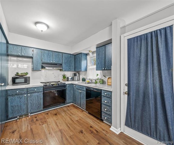 9951 Berwyn, Redford, MI 48239