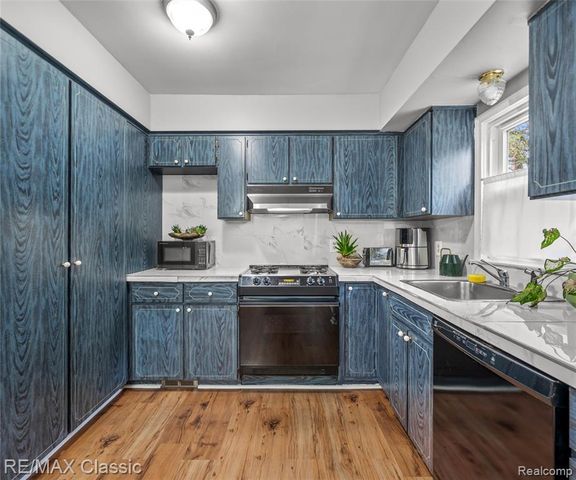 9951 Berwyn, Redford, MI 48239