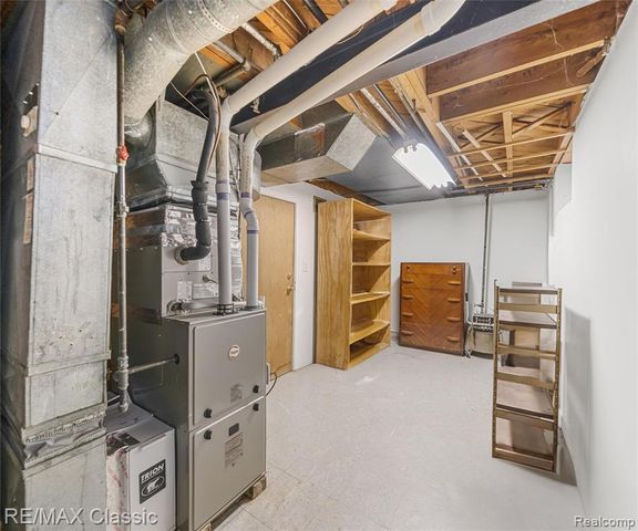 9951 Berwyn, Redford, MI 48239