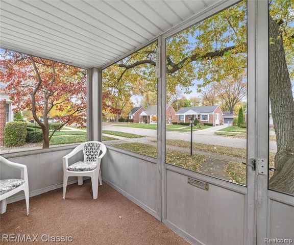 9951 Berwyn, Redford, MI 48239