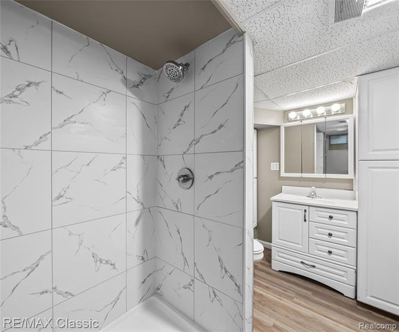 9951 Berwyn, Redford, MI 48239