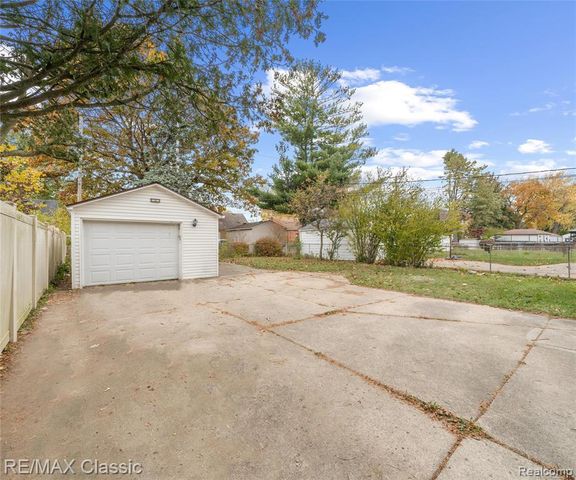 9951 Berwyn, Redford, MI 48239