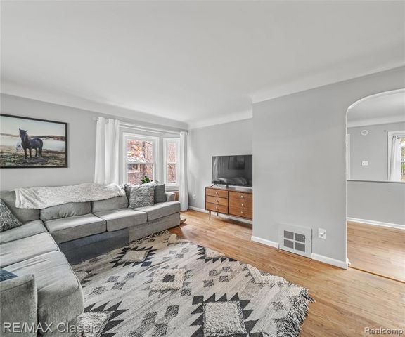 9951 Berwyn, Redford, MI 48239