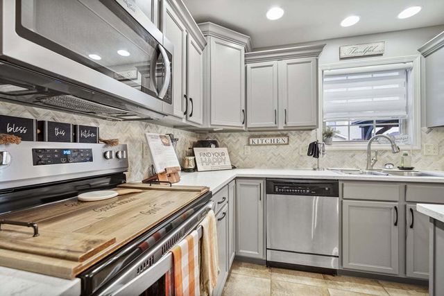 905 Dresser Drive, Normal, IL 61761