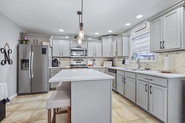 905 Dresser Drive, Normal, IL 61761