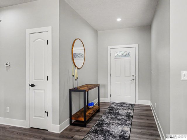 7702 S 33 Avenue, Omaha, NE 68147