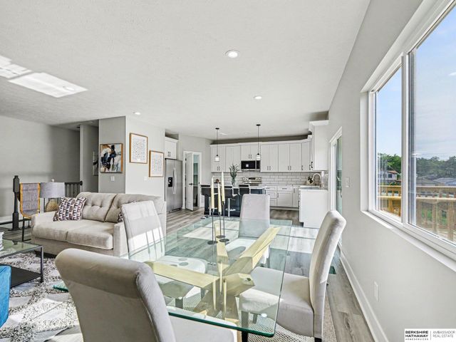 7702 S 33 Avenue, Omaha, NE 68147