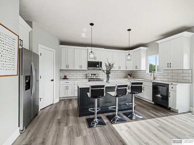 7702 S 33 Avenue, Omaha, NE 68147