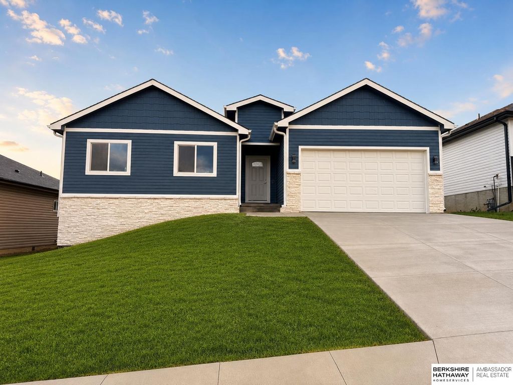 7702 S 33 Avenue, Omaha, NE 68147