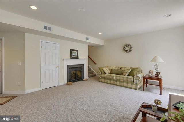 6087 PINEY WOODS CT, Alexandria, VA 22315