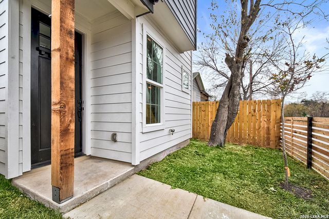 831 Montezuma, San Antonio, TX 78207