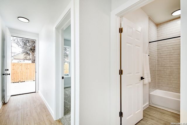 831 Montezuma, San Antonio, TX 78207