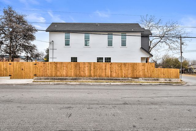 831 Montezuma, San Antonio, TX 78207