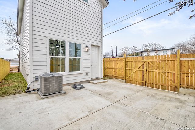 831 Montezuma, San Antonio, TX 78207