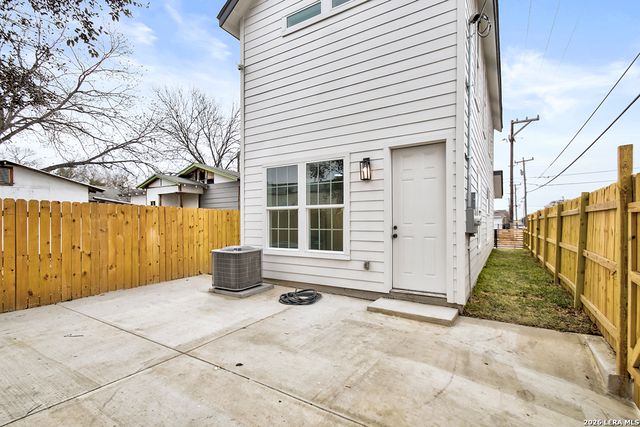 831 Montezuma, San Antonio, TX 78207