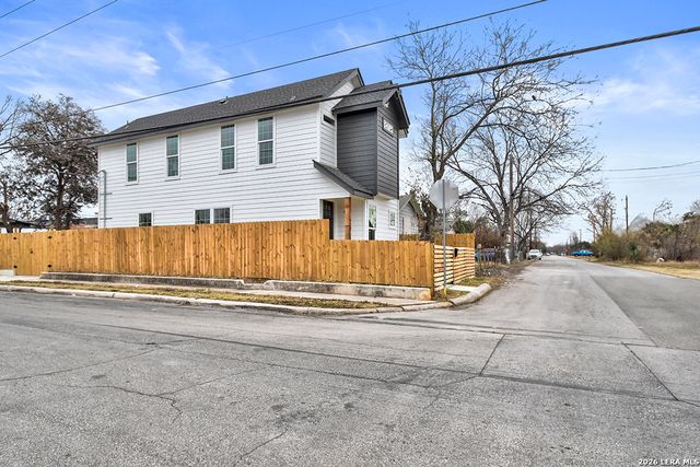 831 Montezuma, San Antonio, TX 78207