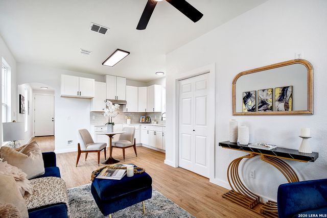 831 Montezuma, San Antonio, TX 78207