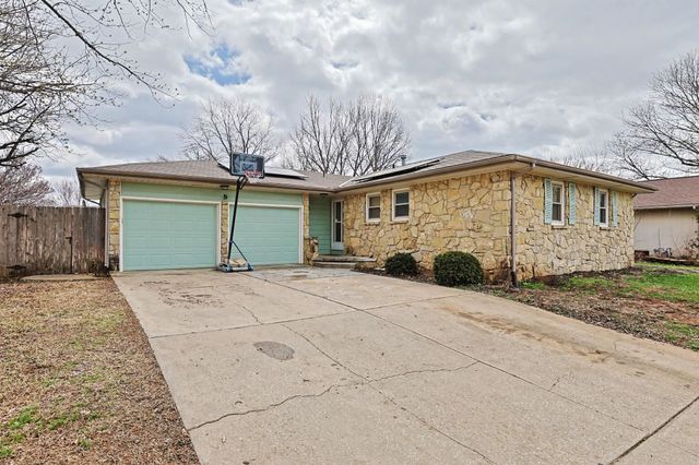 1401 E Carolyn St, Derby, KS 67037