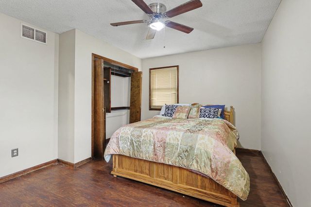 1401 E Carolyn St, Derby, KS 67037