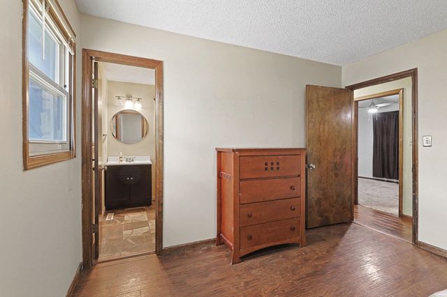 1401 E Carolyn St, Derby, KS 67037