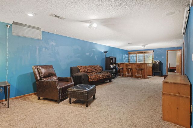 1401 E Carolyn St, Derby, KS 67037