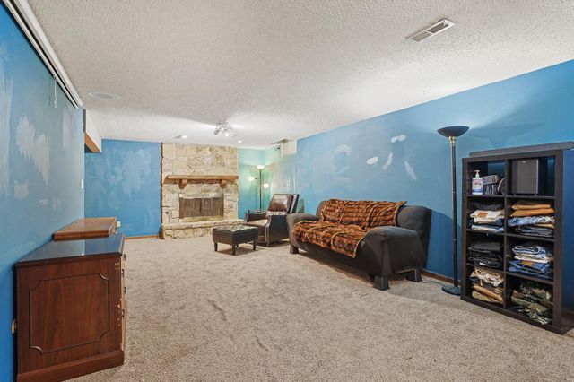 1401 E Carolyn St, Derby, KS 67037